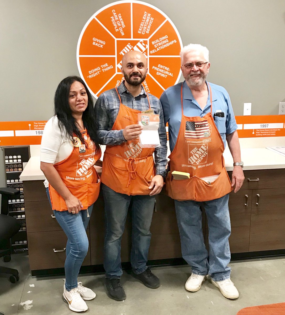 rodriguezp0412's tweet photo. Cherbel from D26 getting recognized, not only for his great Customer Service in plumbing but through out the store 0️⃣9️⃣6️⃣3️⃣👏🏽🌟 ⁦@nola_HD0963⁩ ⁦@LourdesPerry⁩ ⁦@Tino_Longobardi⁩ https://t.co/lTeaIrxN1Z