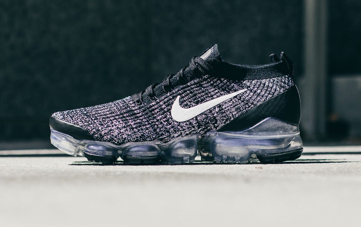 vapormax under retail