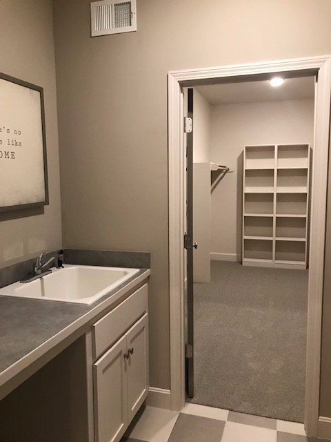 We love the way KC Building Companie's reverse story home in Stonebridge Park turned out!  It is so beautiful!  #KCBuildingcompany #stonebridepark #rodrockcommunity #kansascityinteriordesign #interiordesign #kcinteriordesign #kcdesigner #interiorhome #interiordecor