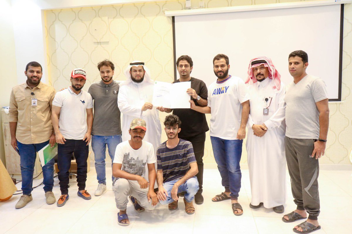 tanmya22's tweet photo. لجنة التنمية الاجتماعية بأبو عريش تكرم الفرق التطوعية باللجنة  نظير جهودهم بالفترة الماضية.
@tanmya37 
@s_janoob 
@Eventat_Jazan 
@Naaf_Team 
@lensaad01 
@lenamthe1 
@Gh_dawaa https://t.co/SG1ZX8LKnz