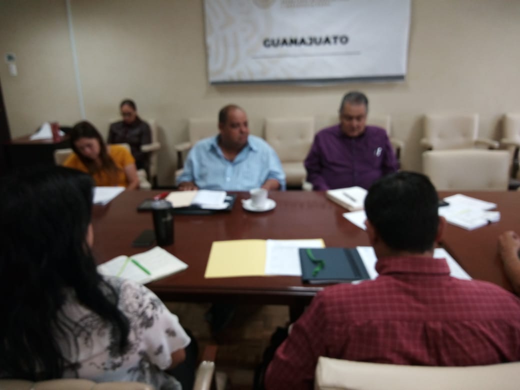 GuanajuatoSader's tweet photo. Se llevó a cabo la reunión de Alta Dirección, donde el Encargado de la Representación Estatal, de los Distritos y de las Subdelegaciones informaron los avances al día y analizaron temas como necesidades en los centros de atención. @vmva1950 @SAGARPAenGto @Agricultura_mex https://t.co/BJfrMO3tYR