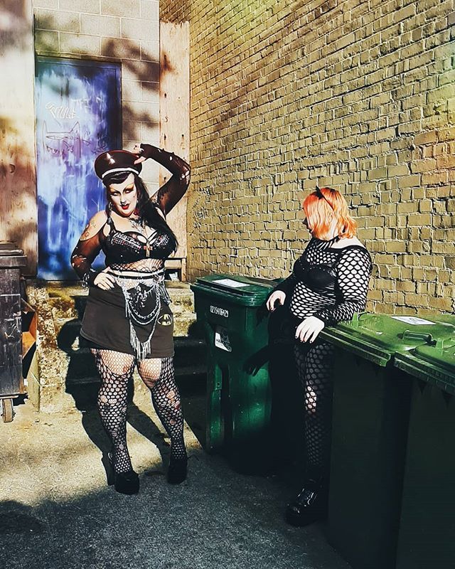 ⛓💀🌹Evil on fleek 🗑😈⛓
.
📸: @lenarface
Edit by: Me
Models left to right: @jentheodora & @misspunkerella
.
>> @jentheodora <<
.
https://instagram.com/jentheodora
.
.
.
.
.
#scene #vampire #altgirl #alternativefashion #spooky #tattoos #fashion #sad #follow #pastelgoth #model #tattoo …