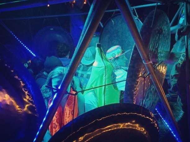 relaXsonic's tweet photo. Always a good day when a banana rides the #spaceship

#SonicBloom 
#HummingbirdRanch 
#DogGongGood 
#ColoradoBound https://t.co/OYAMHX3W5y https://t.co/vcL3HncyW6