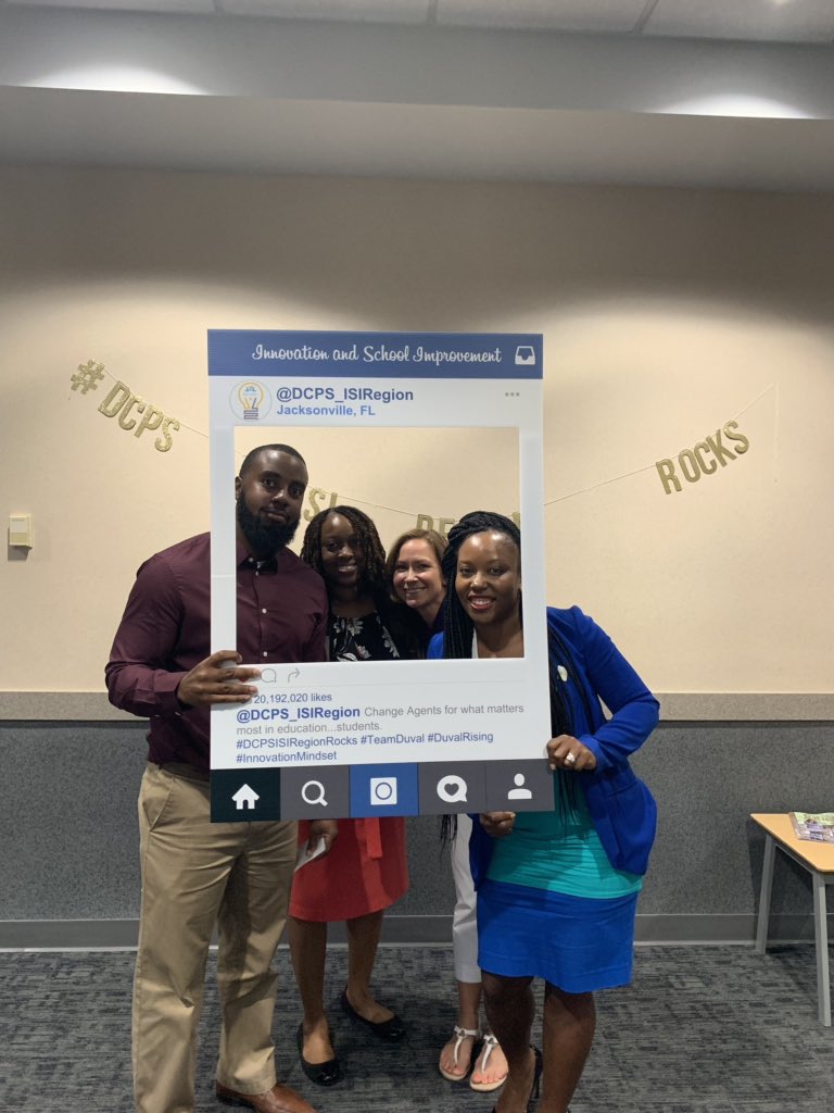 ruthjknight_72's tweet photo. Principal Sanders and her team. #HighlandsES #ISIAcademy @DCPS_ISIRegion @RegSupDrValle https://t.co/VFJYlt4i4R