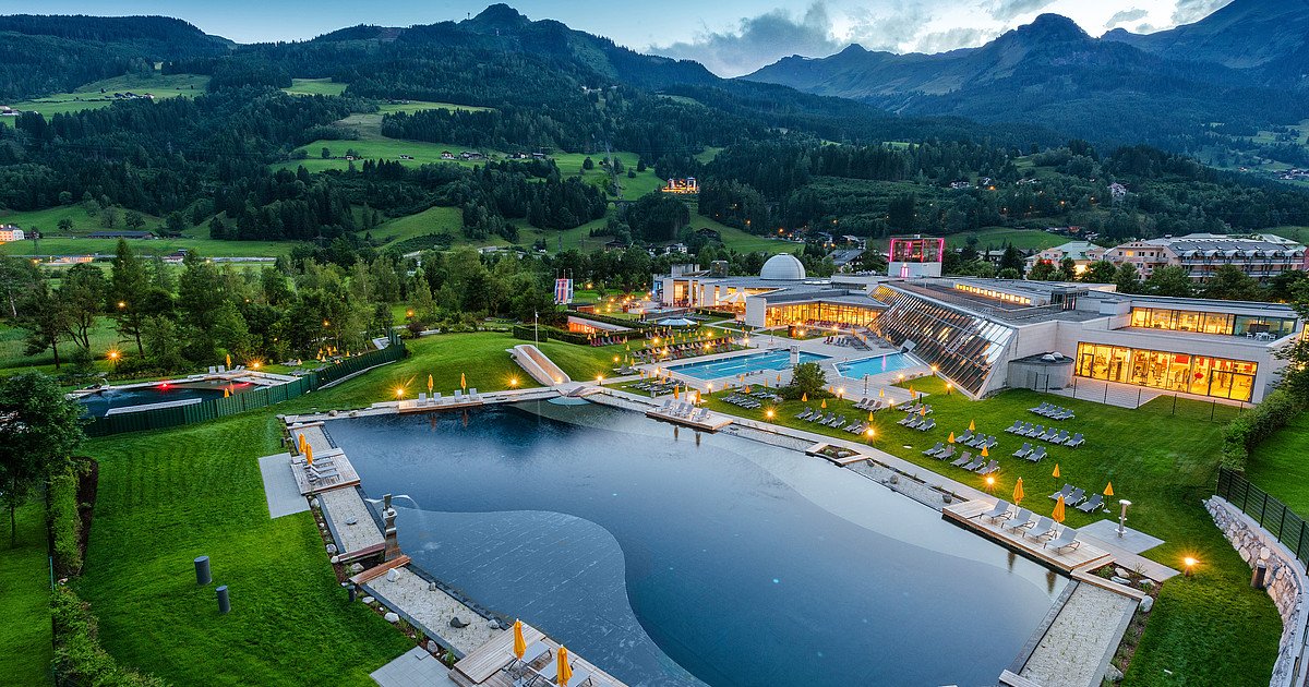arabtravelersvb's tweet photo. جمال قرية باد هوفغاستين Bad Hofgastein #النمسا 😍  

🏞️ قرية صغيرة تتميز بواديها وشلالتها الساحرة والمساحات الخضراء الشاسعة بين جبال الألب
🚘 تبعد 40كم عن #زيلامسي
🏘️ متوفر فنادق وشقق وملاهي مائية ومطاعم مميزة
📍احداثيات
N47°10.163 E13°06.155 
#عطلات⁩ ⁧#المسافرون_العرب⁩ #سياحة https://t.co/B7wrElLlDl