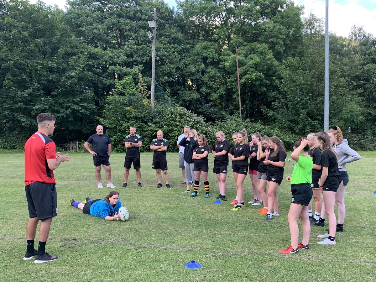 RugbyChargers1's tweet photo. Also, a massive thank you to @AledEvanss for working with our U15s this evening on Tackle tech and Contact Area which worked as a CPD for our U15s coaches as well! 

Great Numbers Also!🙌🏼🔰🏉

#ChargersGirlsHub #HubSupport https://t.co/dWfgoJvOZS
