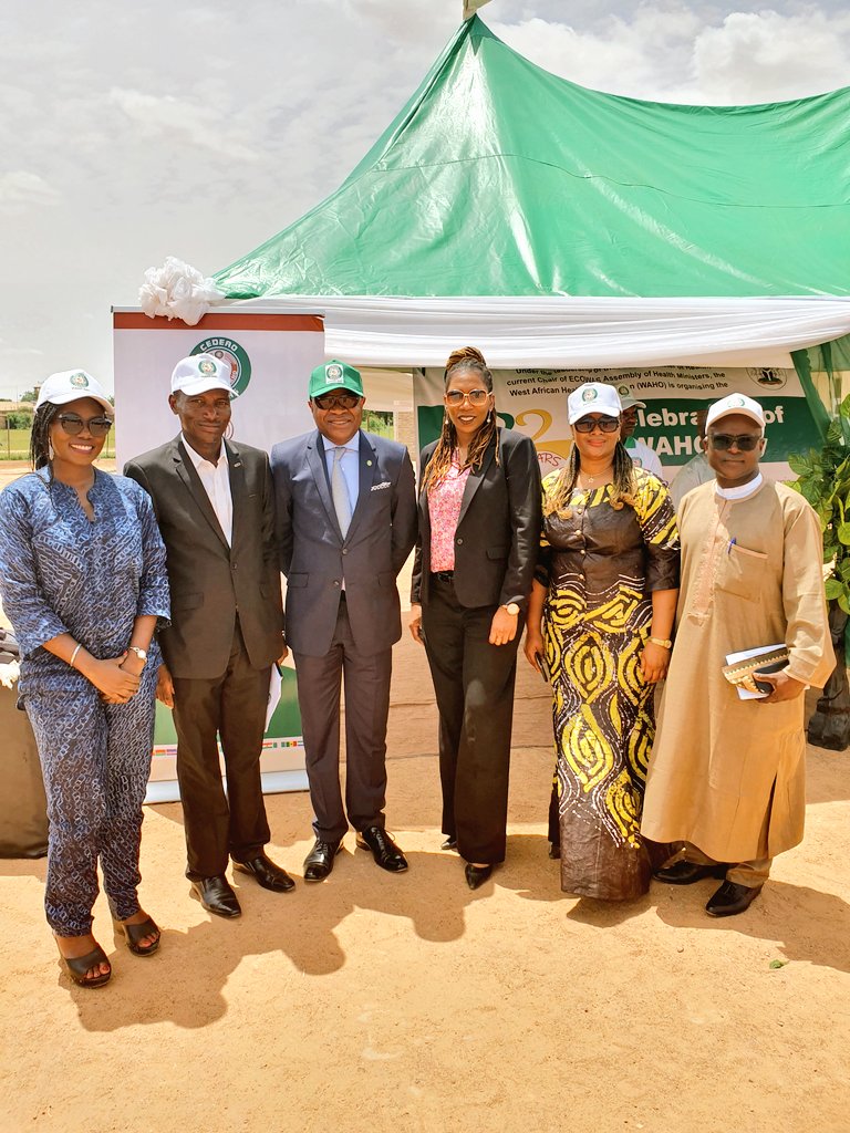 OoasWaho's tweet photo. To commemorate its 32nd anniversary, #WAHO donated $20,000 to the General Hospital Daura that serves Katsina, Jigawa and the neighboring country, Niger. #WAHO32 #HealthForAll https://t.co/0ZoM8hh8xe