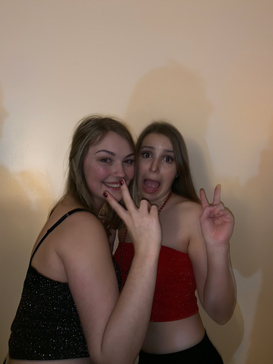 mbochenekk's tweet photo. HAPPIEST BDAY ERIN!!! love u endlessly so happy to have u in my life, miss u!!!! 😙😙 @erinjenn21 https://t.co/99yb7Txcx6