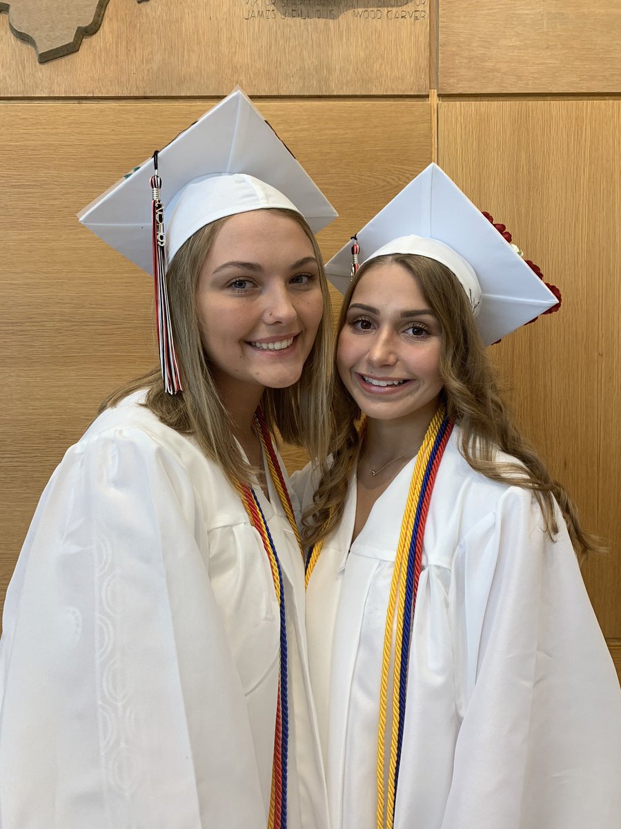 mbochenekk's tweet photo. HAPPIEST BDAY ERIN!!! love u endlessly so happy to have u in my life, miss u!!!! 😙😙 @erinjenn21 https://t.co/99yb7Txcx6