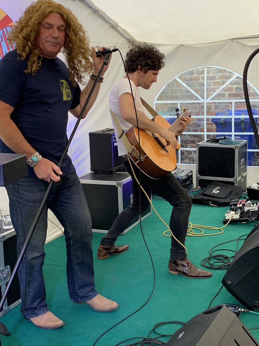 2_zep's tweet photo. Lovely afternoon over the weekend @at_monks mini-festival ‘Upstairs Downstairs’ ... fantastic event, cool venue... 1st year for it, roll on 2020! https://t.co/01ryAF4LWj