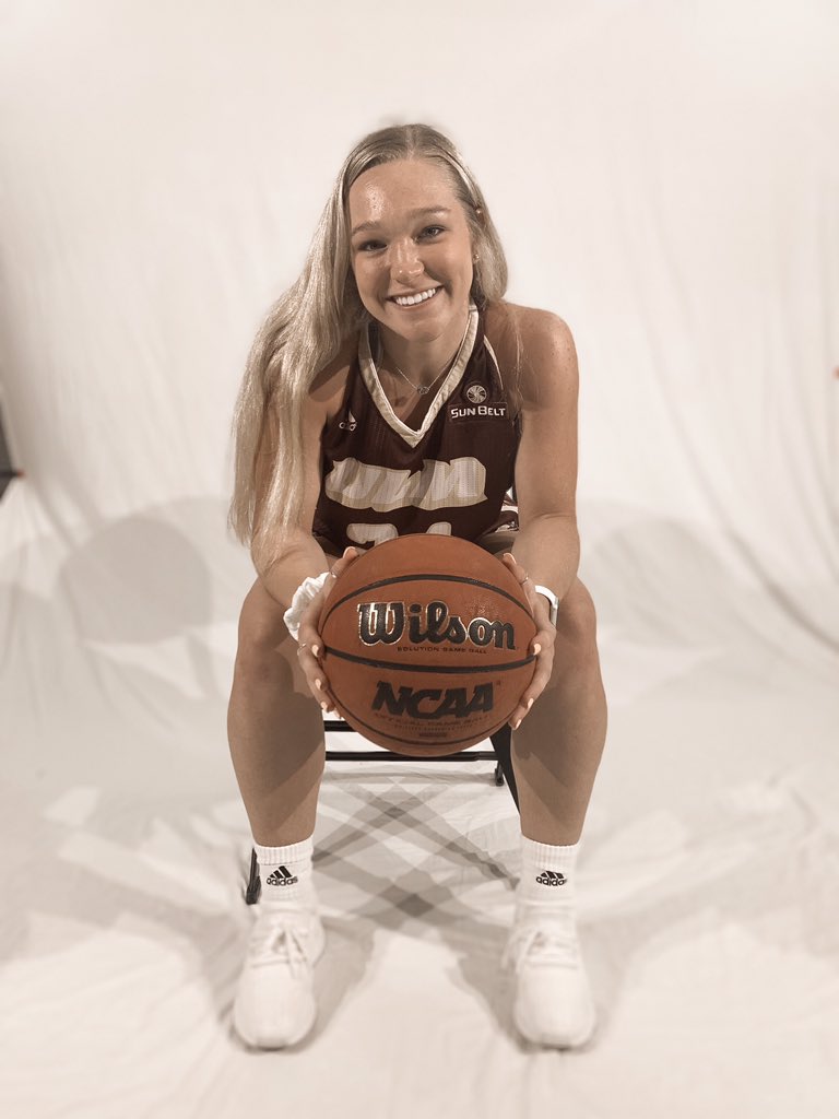 Gracenbb24's tweet photo. 100% committed🦅💛 https://t.co/BWkfLKdnfs