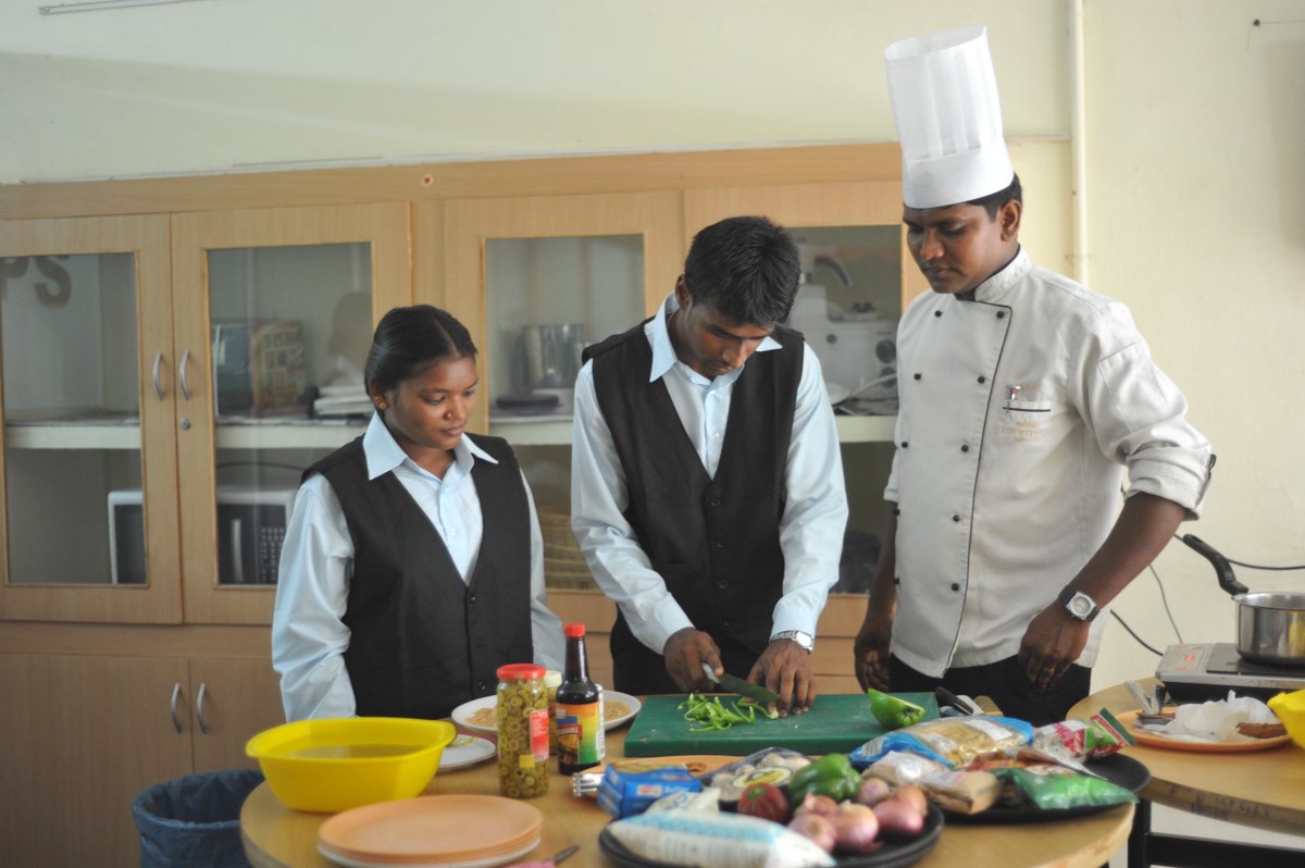 MarriottPOV's tweet photo. As a growing industry, travel and tourism can play a major role in taking on youth unemployment. @MarriottIntl is grateful for our nonprofit partners that help us to train youth in hospitality skills - opening up doors to opportunity. #Serve360 #WorldYouthSkillsDay https://t.co/IWBnPldqja