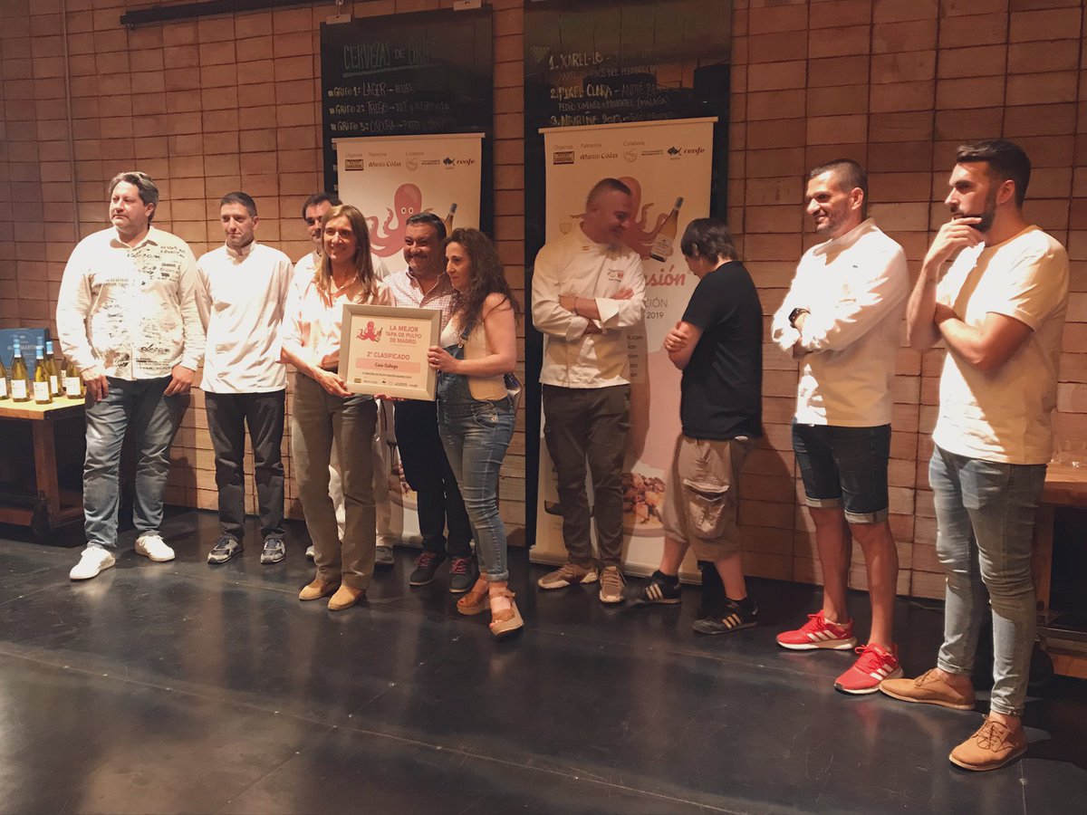 pulpopasion's tweet photo. Mejor Tapa de Pulpo de #Madrid
🏆Mesón Rias Gallegas
🥈@CasaGallega_MAD
🥉Empate! Ribeira Sacra & @opazodelugo
Enhorabuena a todos y gracias por participar en #PulpoPasion 2019 ⭐️ Nos vemos el año que viene!
🥂#AlbaMartin @BodMartinCodax https://t.co/CbBW09QLqe