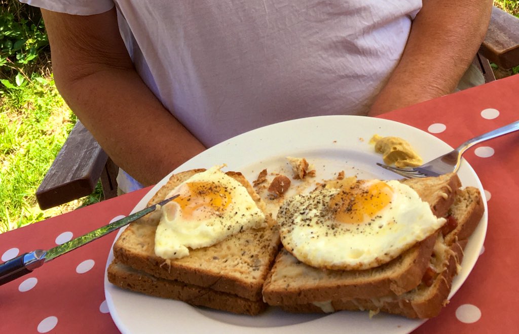 leftjabboxing's tweet photo. @sturdyAlex Only one?! And where are the eggs fried in bacon fat and butter? #deathbylardons https://t.co/5jKiOtw8TX