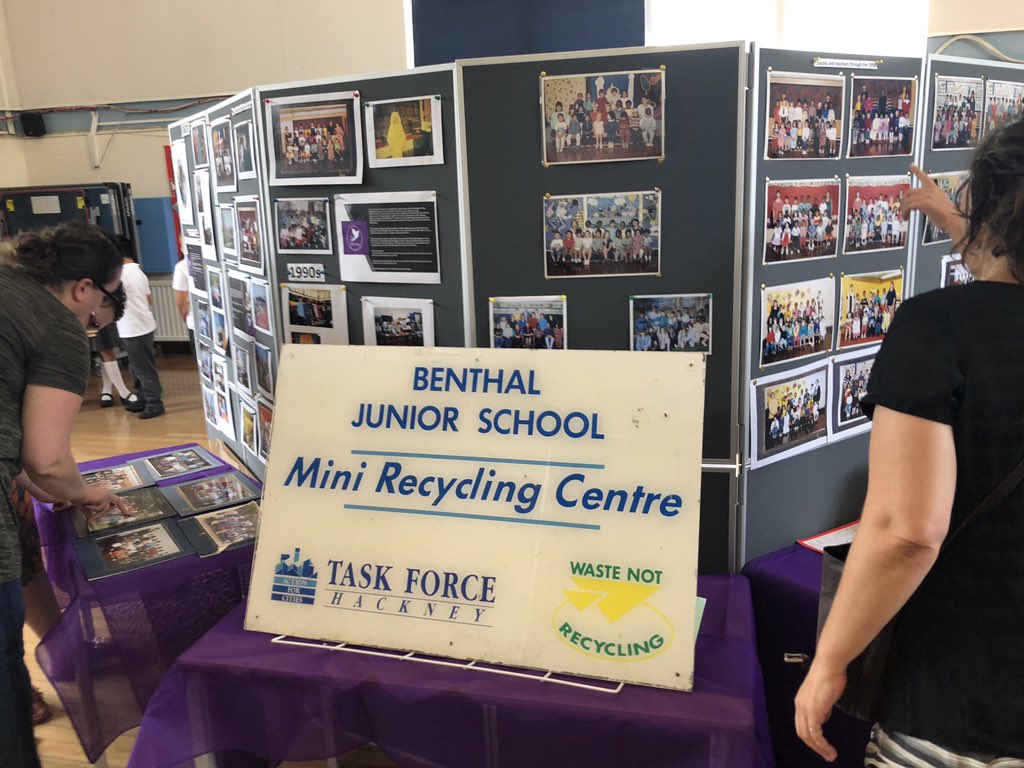 benthal70's tweet image. Parents looking through old photos. The recycling sign probably dates from the late 1980s/early 90s.