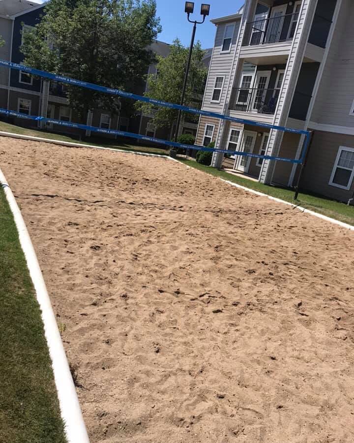 QuartersCF's tweet image. New volleyball net is up 🏐 come check it out 😊
#TheQuarters #Summertime