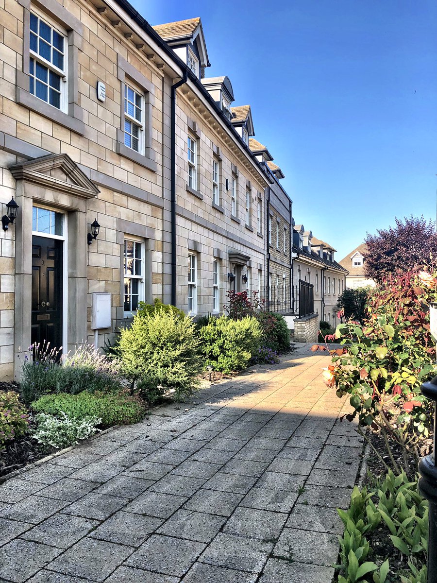 theoldbuilding's tweet photo. Houses in Stamford built in a classical style in 2001. I would get more photos but the area is gated and I can’t get closer! #classicalhouse #stamford https://t.co/ru1wBOIEzu