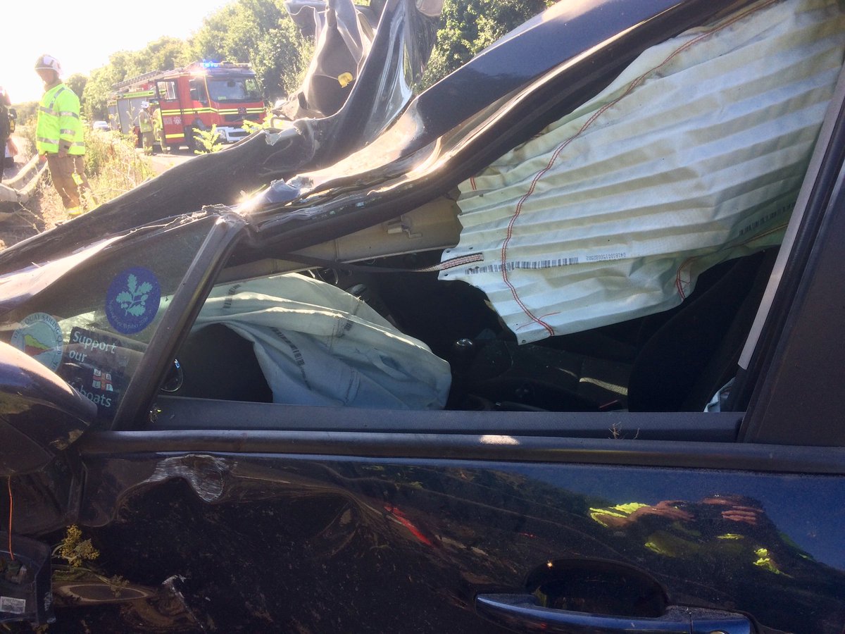 ChichesterFire's tweet image. A picture paints a thousand words. #seatbelts. No injuries, only takes a second to #clunkclick and luckily the occupants did @WestSussexFire @SussexRoadsPol @GBallWSFRS