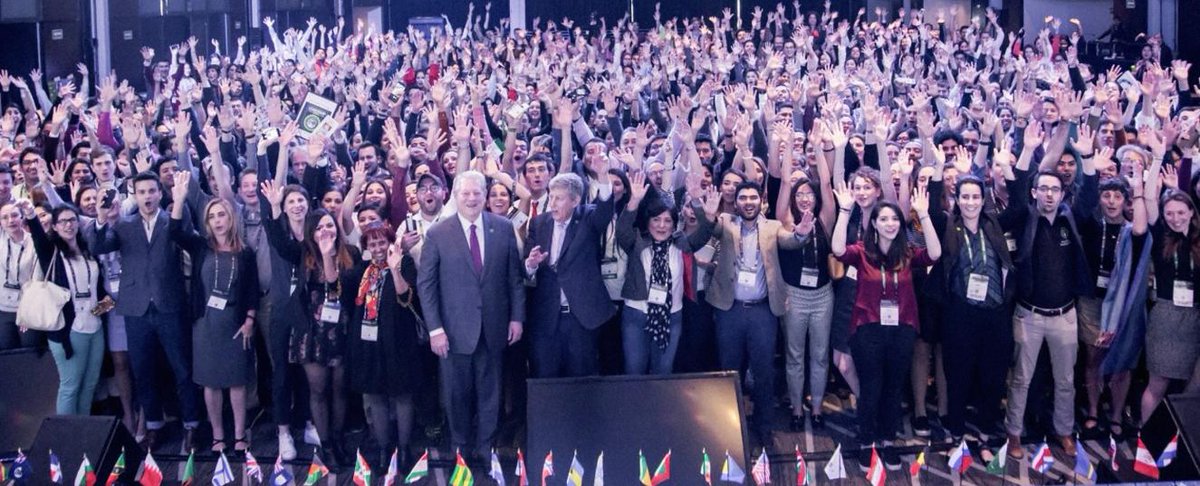 crgs_udem's tweet image. Alumnos de #IISE, participaron en un entrenamiento de #ClimateRealityProject, encabezada por Al Gore, Exvicepresidente de los #EUA, brindó a los estudiantes
herramientas para construir conciencia pública sobre los desafíos del
cambio climático a nivel global. ¡Felicidades! 💯