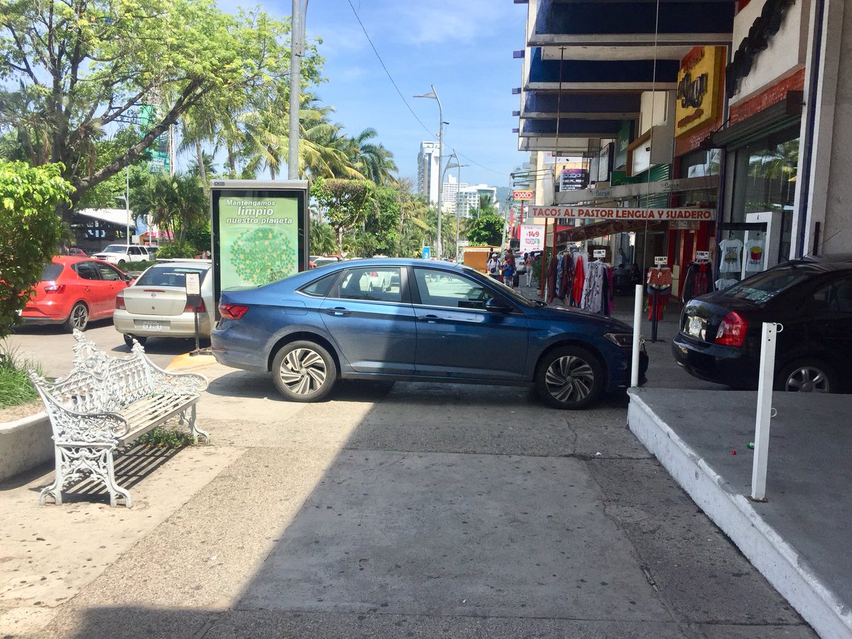 Esto está permitido en la Costera? <a href="/AcapulcoGob/">Gobierno de Acapulco</a> <a href="/Adela_Roman/">Adela Román Ocampo</a> <a href="/Sectur_Guerrero/">Secretaría de Turismo de Guerrero</a> <a href="/Sectur_Acapulco/">Secretaría de Turismo de Acapulco</a> <a href="/javoliva/">Javier Oliva </a> <a href="/jpabloluna/">Juan Pablo Luna</a>