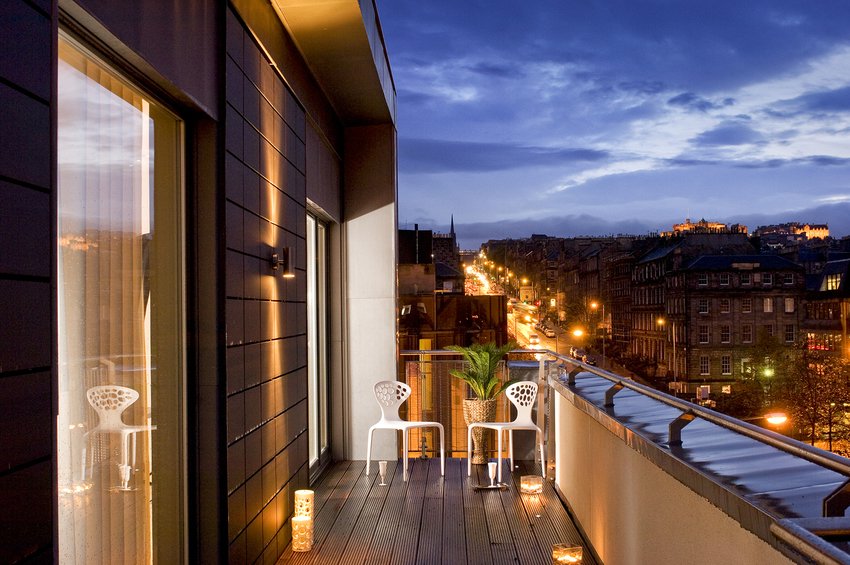 HomeLetScotland's tweet photo. One from the archives and one of our favourite properties, cant quite believe its been almost 12 years! Good design never dates! #showhome #gooddesign #contemporaryliving #edinburgh #edinburghproperty https://t.co/8fVkiPsxfm