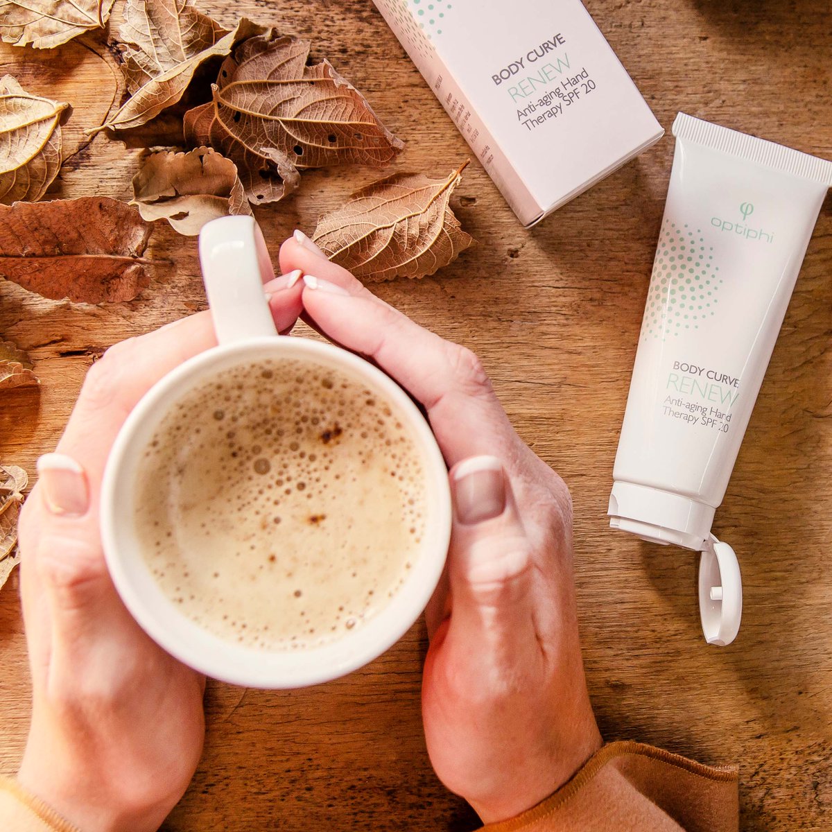 optiphi's tweet photo. Prevent and soothe chapped Winter Hands with the Body Curve Anti-Aging Renew Hand Therapy, inclusive of a sun protection factor and anti-aging benefits. This luxurious hand treatment will become your best friend this winter.
#winterhands #chappedhands #winterskin #SPF https://t.co/IpJX5DCbCz