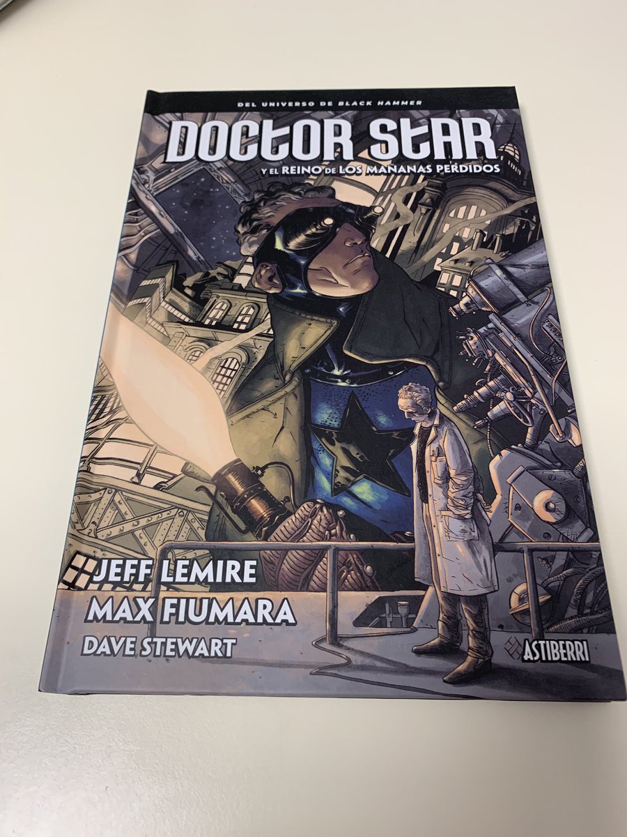 JoMeMeCa's tweet photo. #ComicsQueHeLeidoEn2019
#DoctorStar es un spin off de la serie #BlackHammer, pero que perfectamente se puede leer aparte de la serie principal. Es un homenaje a Starman y a la edad de oro de los cómics.
Emotiva 😢
Otra magnífica lectura y otra maravilla de edición de @Astiberri https://t.co/NkLgdbq7Rw