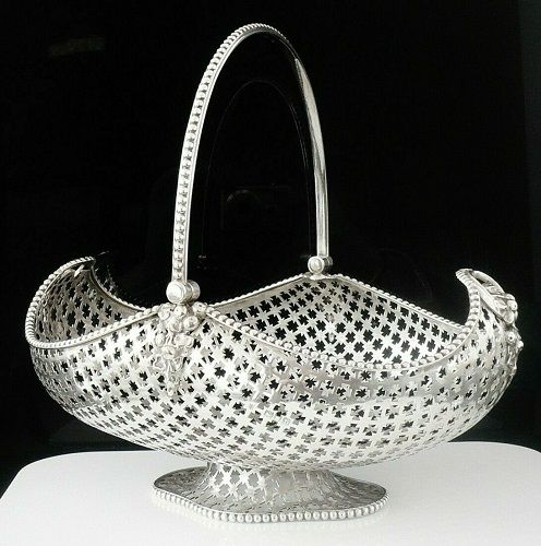loveantiques's tweet image. Here we have a Large #Silver Swing Handled Basket, 1897 Holland, by Aldwinckle &amp;amp; Slater. For sale from Dart Silver: buff.ly/2lmlsn7
@dartsilverltd #antique #silverbasket #antiquesilver #antiquesforsale