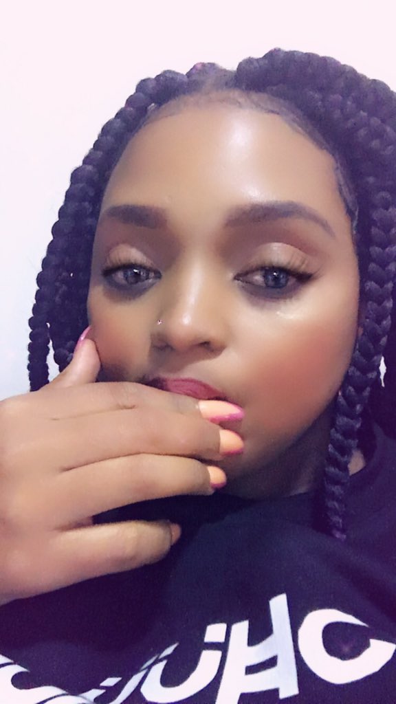 ZaneleMamba5's tweet image. PurpleBraids🥰🥰🥰😑#Boxerbraids.... Edges👌🏽👌🏽😩👀