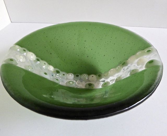BPRDesigns's tweet photo. I love using murrini in my fusing work and @murrini_man makes some great color combinations! You can find this in my shops (links in my profile) #fusedglass #bprdesigns #fusedglasshomedecor #murrini https://t.co/KdQ66YsJ7H https://t.co/W84UnDB7aT