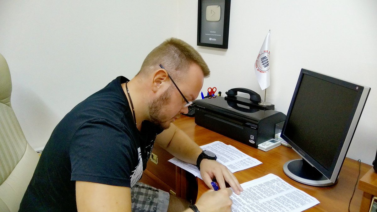 __MATT_V__'s tweet photo. Release date is agreed to MOON Records Ukraine, documents are signed, good luck! 🔊 📀 https://t.co/aT9lvjVreW