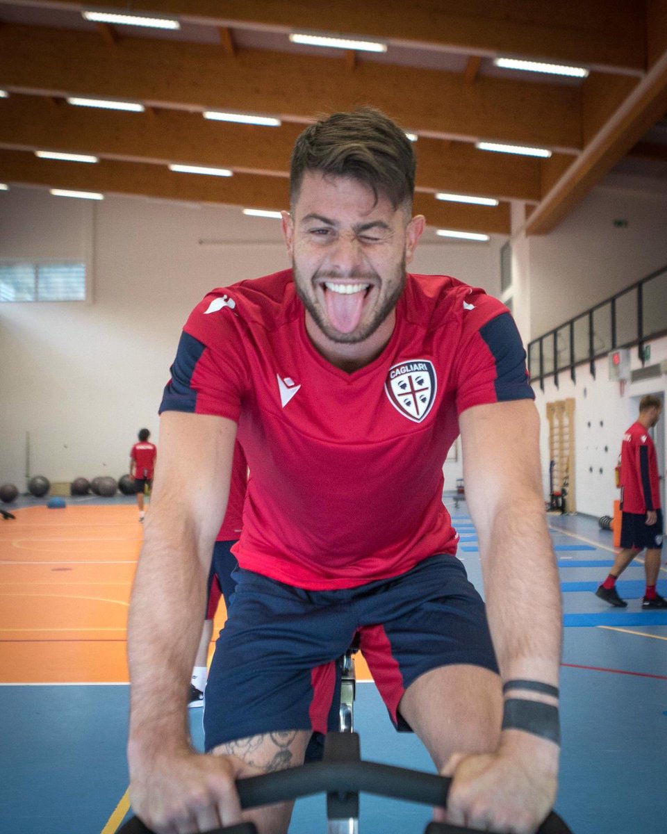 AlbertoCerri27's tweet photo. Lunedi 😜🚴🏻‍♂️ #backtowork #Pejo2019 #forzaCasteddu https://t.co/hri9Jc6vuD