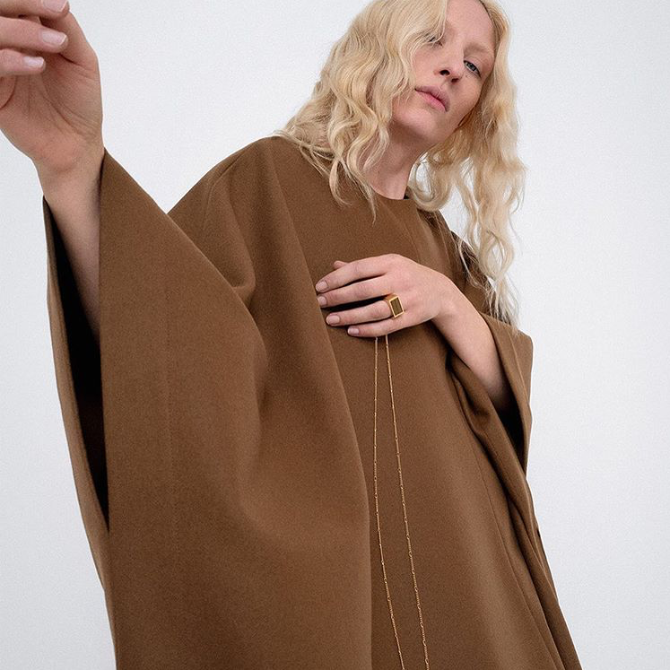 APC_USA's tweet photo. For the #Fall19 collection, longtime #APC collaborator and stylist Suzanne Koller takes part for the #INTERACTION2.

Now available in stores and at https://t.co/tJ1Vad7zml 
- 
#APC #SuzanneKoller #APCxSuzanneKoller #INTERACTION2 #ObviousClassics https://t.co/jTnfImzZvI