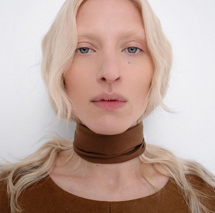 APC_USA's tweet photo. For the #Fall19 collection, longtime #APC collaborator and stylist Suzanne Koller takes part for the #INTERACTION2.

Now available in stores and at https://t.co/tJ1Vad7zml 
- 
#APC #SuzanneKoller #APCxSuzanneKoller #INTERACTION2 #ObviousClassics https://t.co/jTnfImzZvI