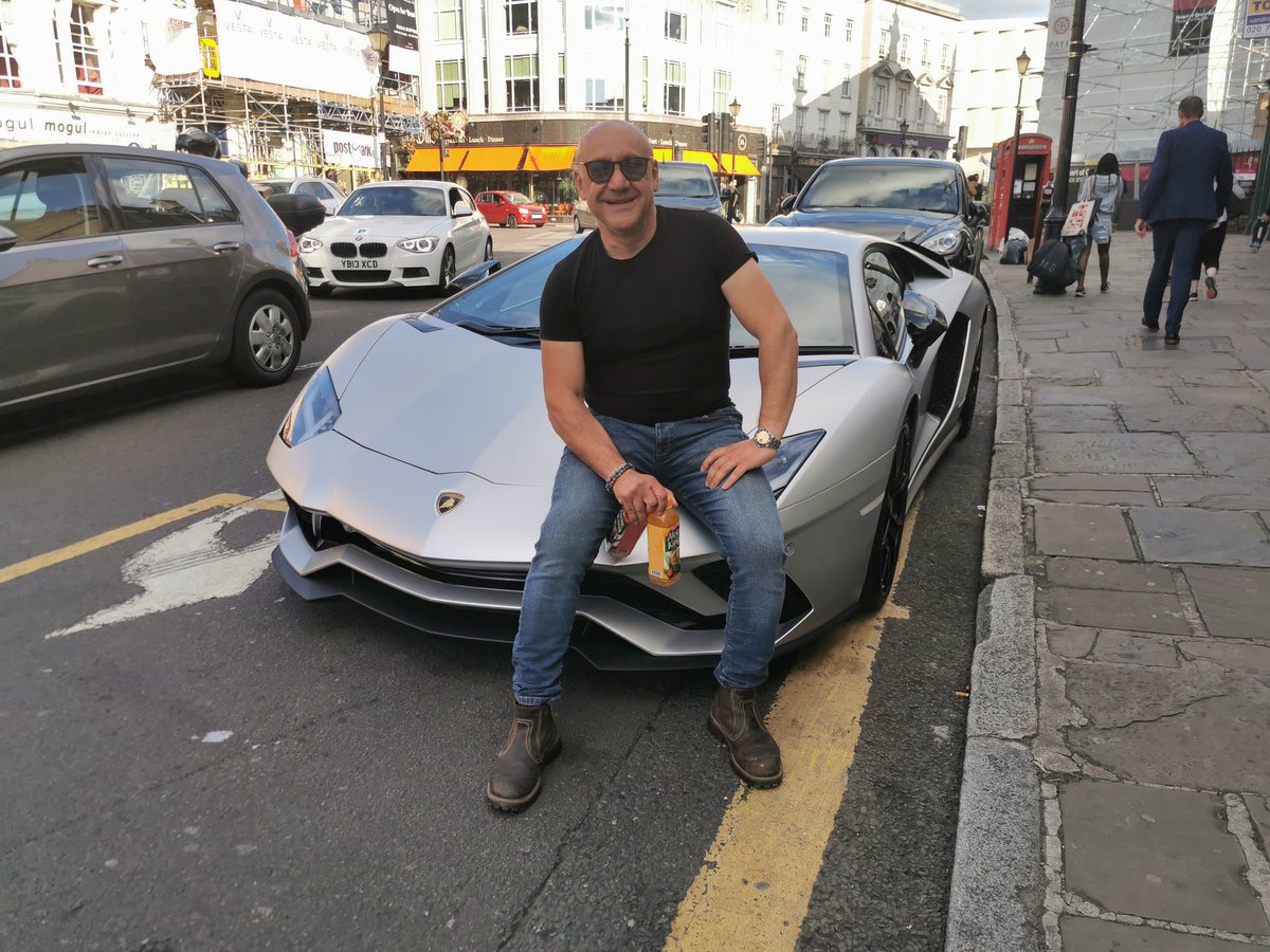 Senar1's tweet photo. #notmycar #lamborghini #senmonro #cars https://t.co/NfcMMbQ24M