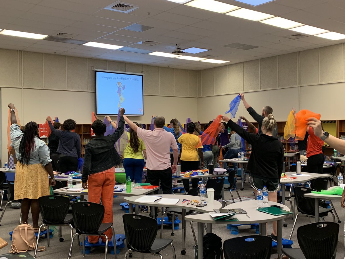 Comptoncubs's tweet photo. Practicing crossing the midline during  the Action Based Learning Summit. @Kidsfit_ABL @CobbSchools #lovetoteachhere https://t.co/ltFXYc6ao0