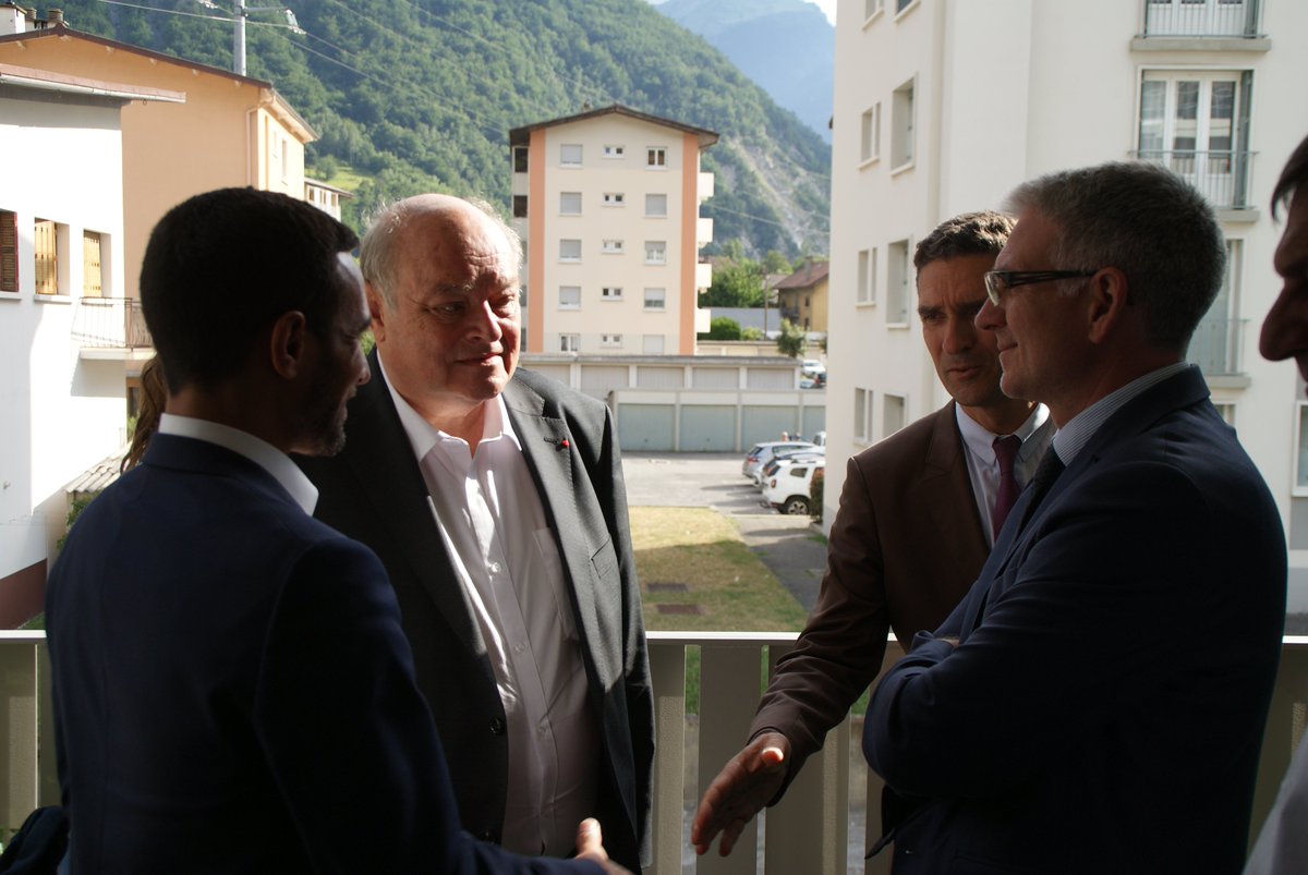 #Inauguration de logements de l'OPAC aux Chaudannes à Saint-Jean-de-Maurienne. 
Une rénovation qui s'inscrit dans la démarche Lyon - Turin afin d'améliorer l'habitat des Saint-Jeannais et des futurs salariés du chantier.

#Logement #Maurienne