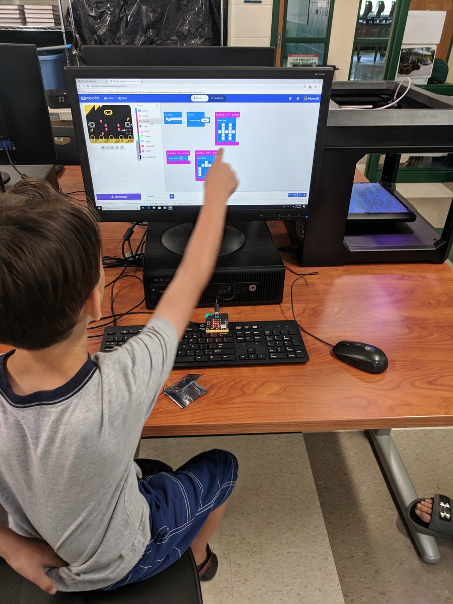EdenKonja's tweet photo. Having fun with @microbit_edu at #STEM Tech Camp! Students used @MSMakeCode to code their #MicroBits #MicrosoftEdu 

#UsingDigital #Code #RockPaperScissors https://t.co/CwNVsv5nmq