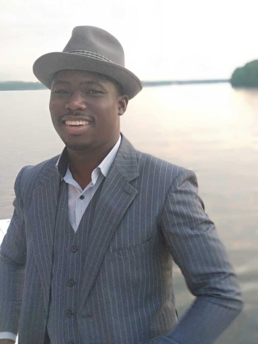 Simi_teds's tweet photo. #classicmenmonday
Three piece suit from the #simiteds SS19 #sunsetinmoscow collection.
We Are #classybynature
#globalbrand https://t.co/3sgIxWzhfX