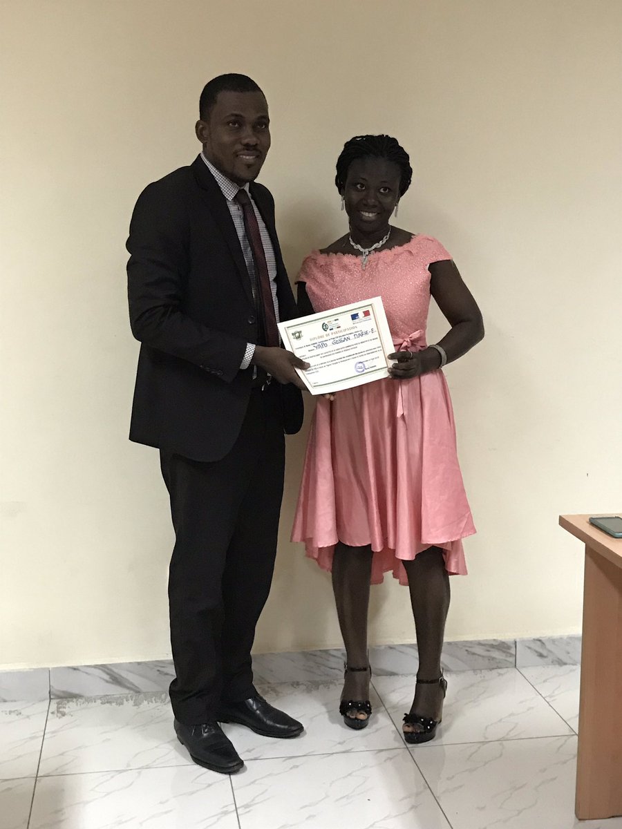 amazoonduweb's tweet photo. Clôture de l’atelier et remise des Certificats en présence du Coordonnateur UCP-EF. #C2DEF #AmazonDuWeb #ADW #UCPEF #MENETFP #AFD https://t.co/z0I9w85kzF