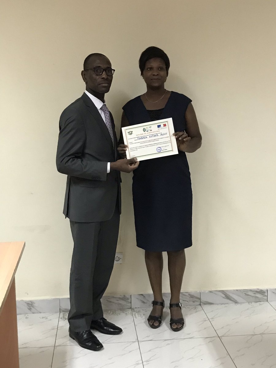amazoonduweb's tweet photo. Clôture de l’atelier et remise des Certificats en présence du Coordonnateur UCP-EF. #C2DEF #AmazonDuWeb #ADW #UCPEF #MENETFP #AFD https://t.co/z0I9w85kzF
