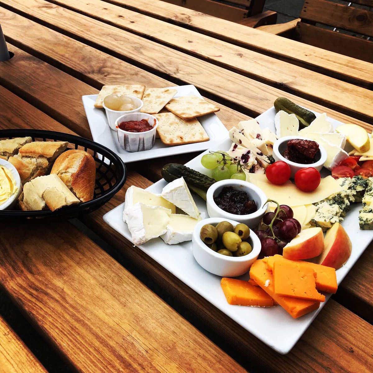 Does this need a caption, I mean...really?! Come and get it! Also available as a single portion...just in case...

#cheeseboard #nomnom #finnsbar2019 #cheritonhighstreet #folkestone  #gin #realale #community #goodcommunity #goodlife #gooddrinks #goodfriends #goodpeople #goodfood