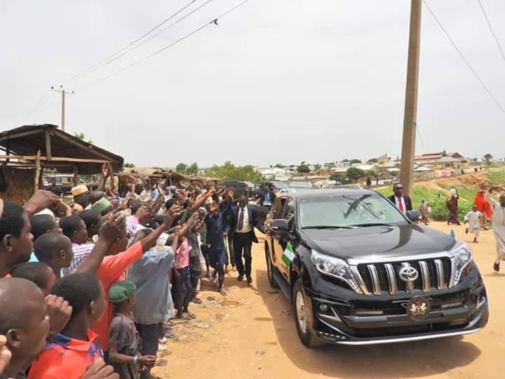 GombeHub's tweet photo. Governor Muhammadu Inuwa Yahaya directs immediate mobilization of Road construction firms for project implementation in some Gombe outskirt Communities of Arawa, Kurba, Kundulum, Wuro Kesa and ancient Malam Inna. https://t.co/XlpHfkz0gL