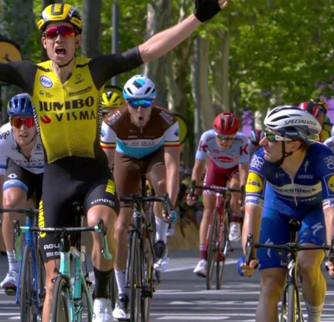 The faces around you in disbelief 🤪 Proficiat <a href="/WoutvanAert/">Wout van Aert</a> #wecanbelieveit
#wemakeyoufaster #symmetry #stability