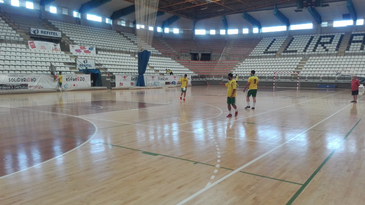 tuarbitro's tweet image. De vuelta al parquet.