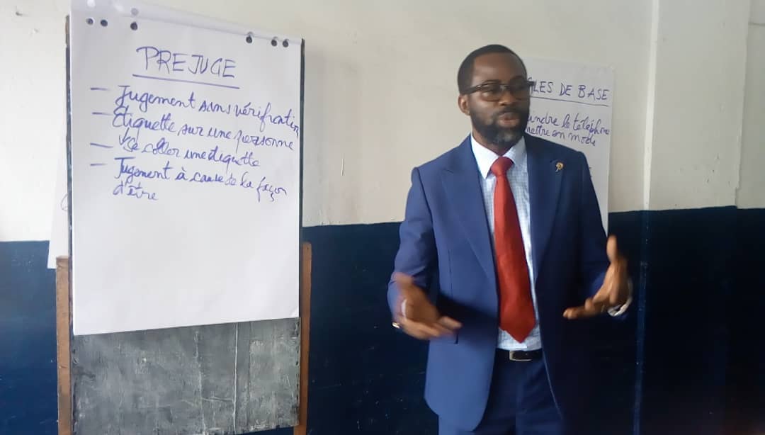 NtontaD's tweet photo. Pour y arriver, il faut des sacrifices.
Intégrer les Personnes handicapées dans le milieu du travail. Thème de la formation initié par l'expert en matière Mr @duvertkimok avec l'appui de @KadiwakuF
@JohnKadiwaJ https://t.co/NPnqU3hwNH