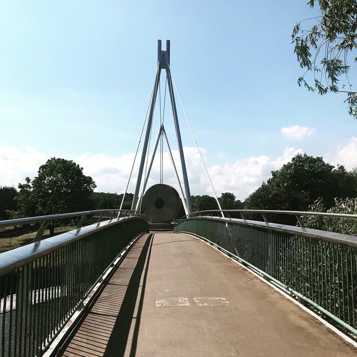 RubbenaArt's tweet image. Thought provoking day with #youngdeaf @Deafax workshop #exploringrelationships #debating #views #whenIcrossthatbridge #consent #readiness #developing #emotionallanguage  #exeter (July 2019)
