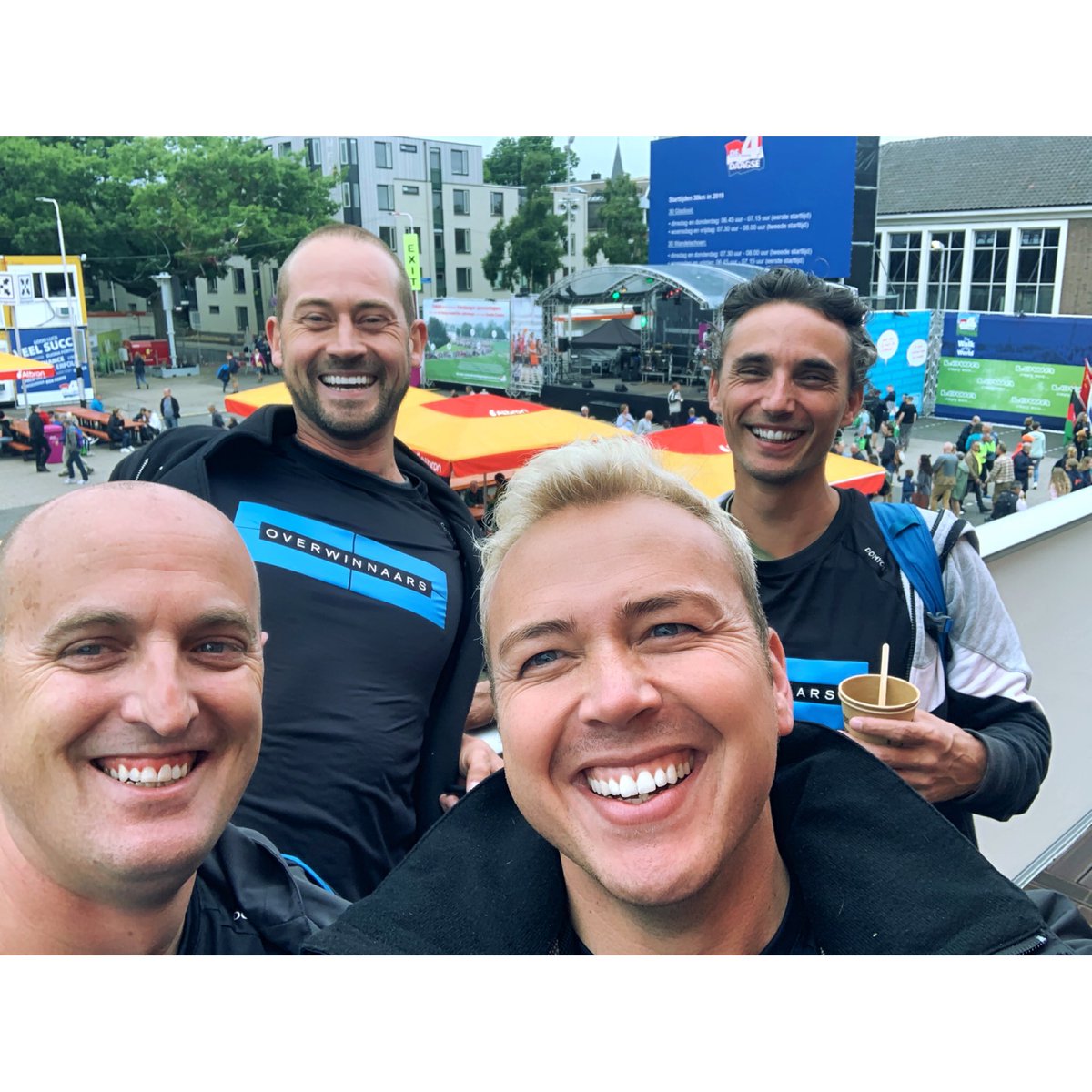 Dit jaar loop ik samen met mijn allerliefste zwager, mijn trainer en sportbuddy, 4 x 50KM tijdens de @St_DE4DAAGSE wij lopen voor stichting overwinaaars. Steun ons en doneer nu op overwinnaars.org  #nijmeegsevierdaagse2018 #lovelowa #lowa4daagse