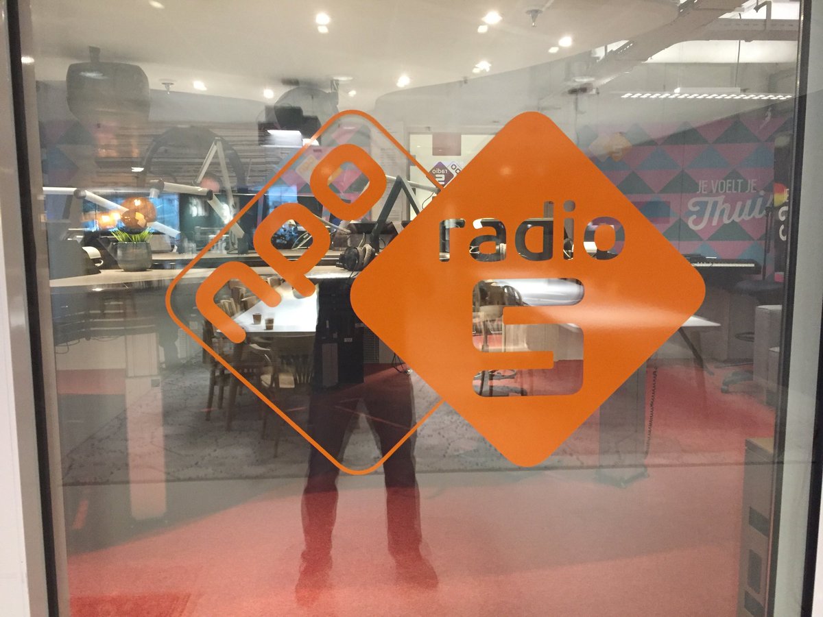 aljekamphuis's tweet image. Zo te gast bij Volgspot, Radio 5, om te vertellen over onze documentaire ‘De oorlog is Oud Ade binnengekomen, vijf jaar na MH17’, die woensdag om 21.10 uur op ⁦@NPO2 wordt uitgezonden.⁩ ⁦@KroNcrv⁩ ⁦@stephsint⁩ #MH17