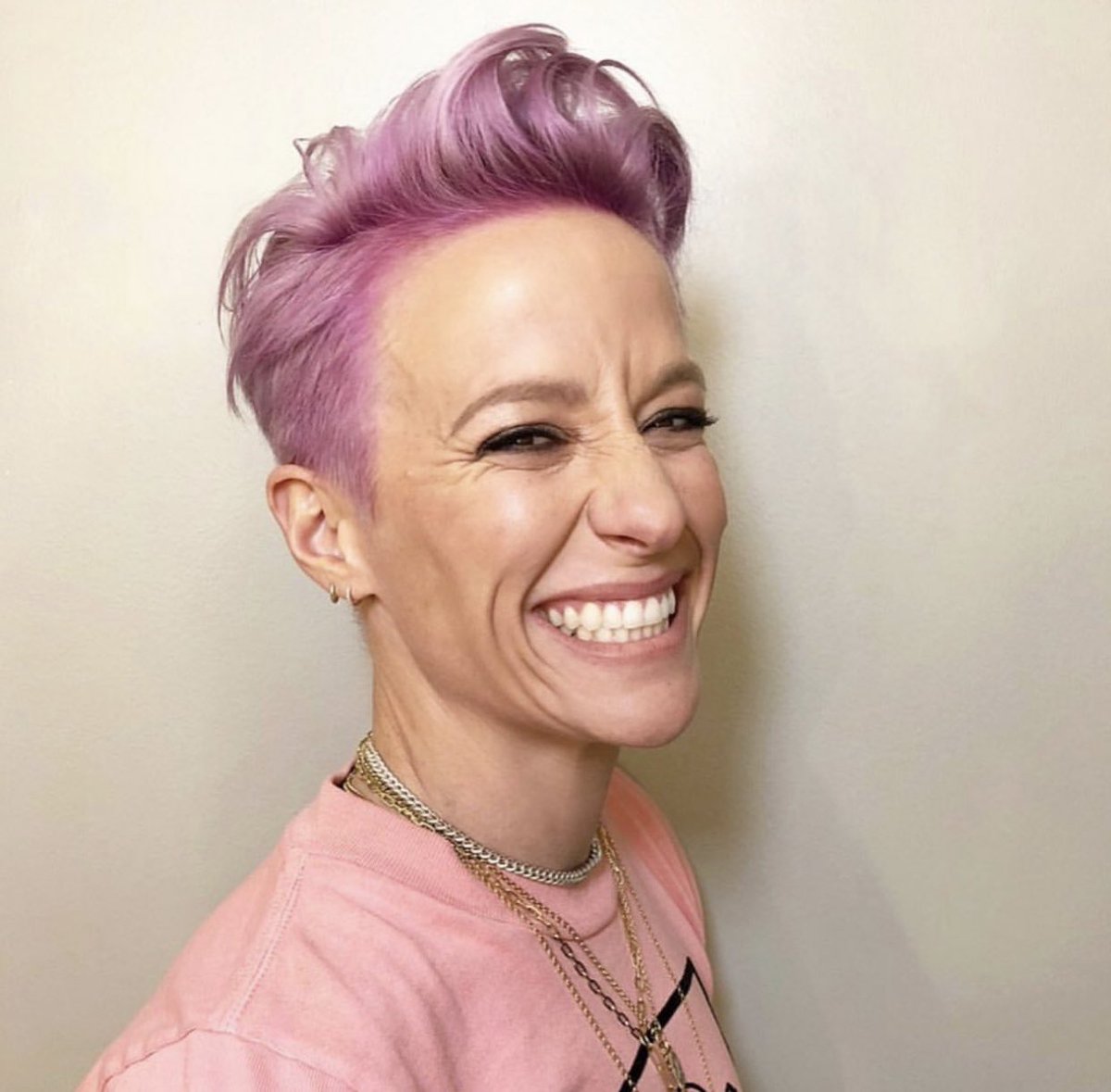 olaplex's tweet photo. Only the Best for the Best! 🏆⚽️🇺🇸 @mrapinoe freshly OLAPLEX’d by @riawna
Who else loves this world famous color “#raPINKoe”? 💕💜
.
#olaplex #meganrapinoe #uswomenssoccer #worldchampions #olaplexlove #olaplextreatment #pinkhair #purplehair #ussoccer #womenssoccer https://t.co/YPrbxvNOtj
